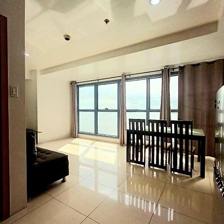 2 Bedroom In Grand Riviera Suites Infront Of Us Embassy Manila Exterior foto