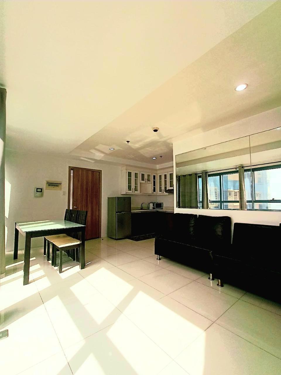 2 Bedroom In Grand Riviera Suites Infront Of Us Embassy Manila Exterior foto